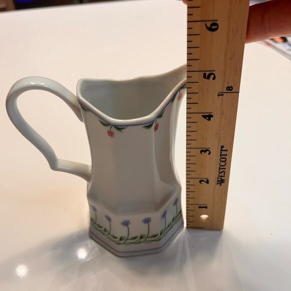 Christopher Stuart Bali Hai Creamer Fine China - Picture 4 of 5